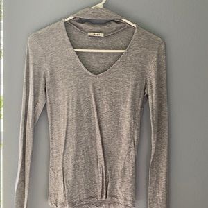 Long sleeve vneck with cut out around neck